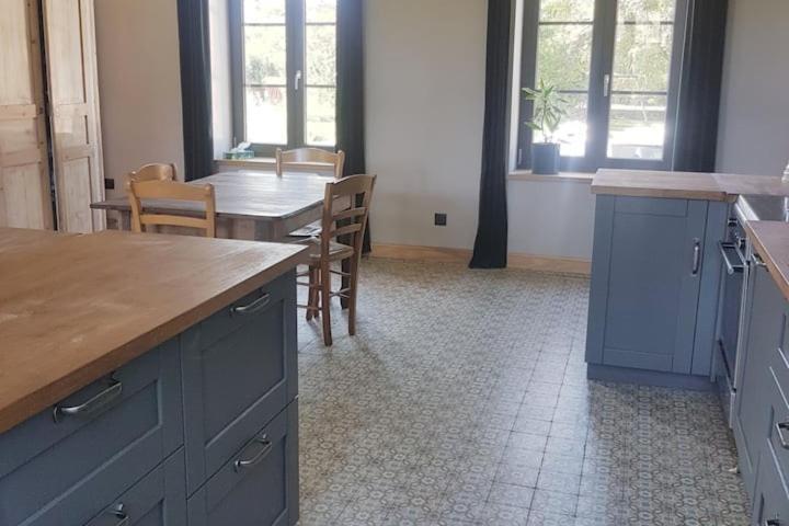 Verchin Chambre Spacieuse Avec Vue Sur Clocher 아파트 외부 사진